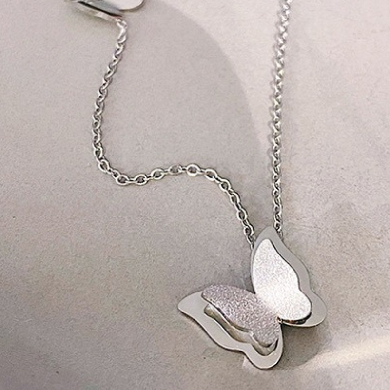 Gargantilla de mariposa