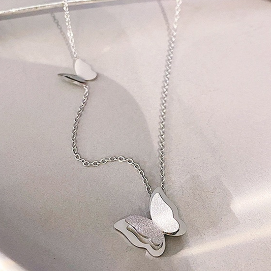 Gargantilla de mariposa